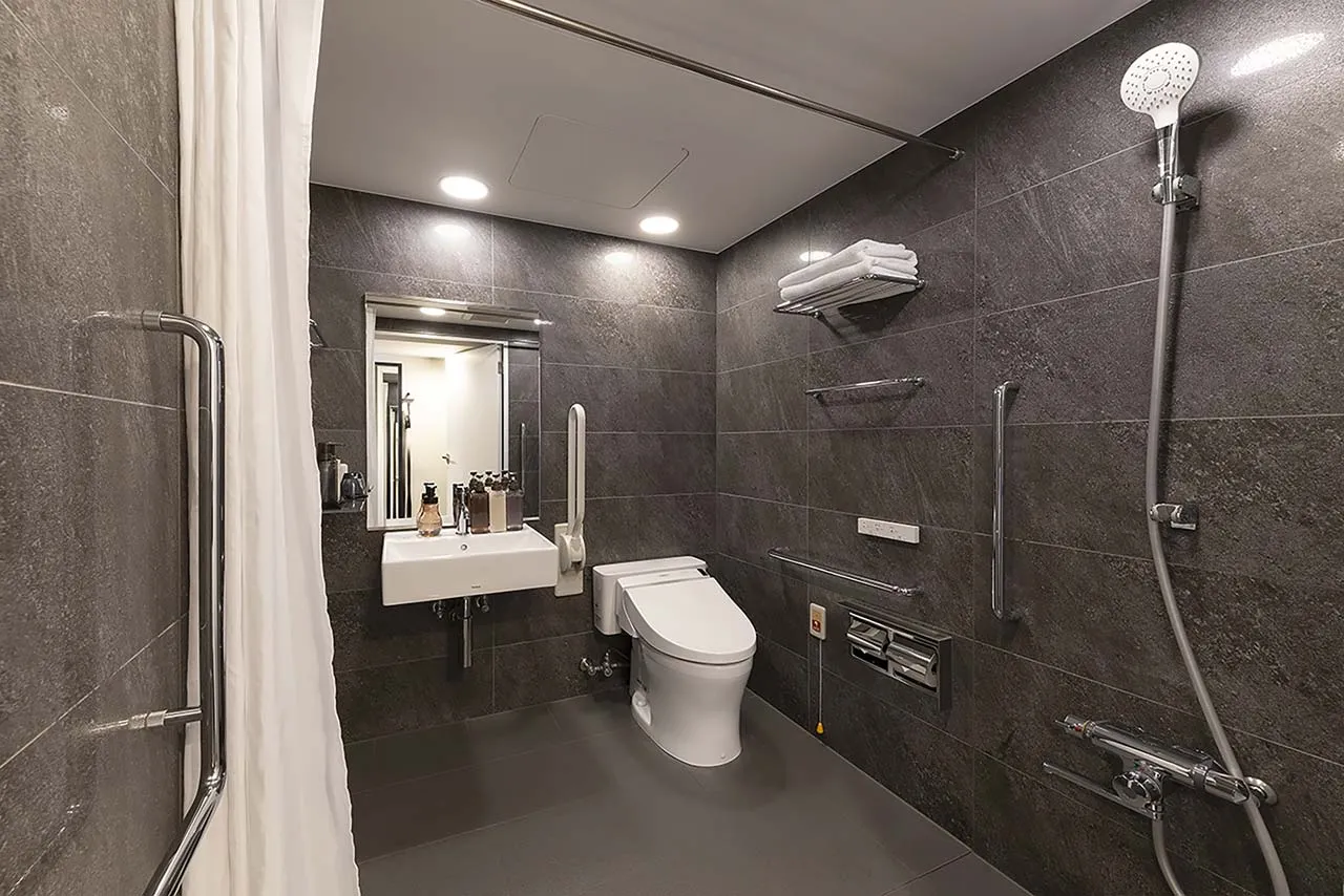 Universal Double - Bathroom